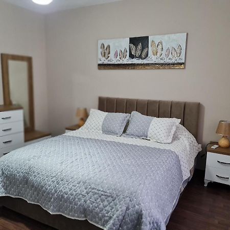 Jon'S Apartment Тирана Экстерьер фото