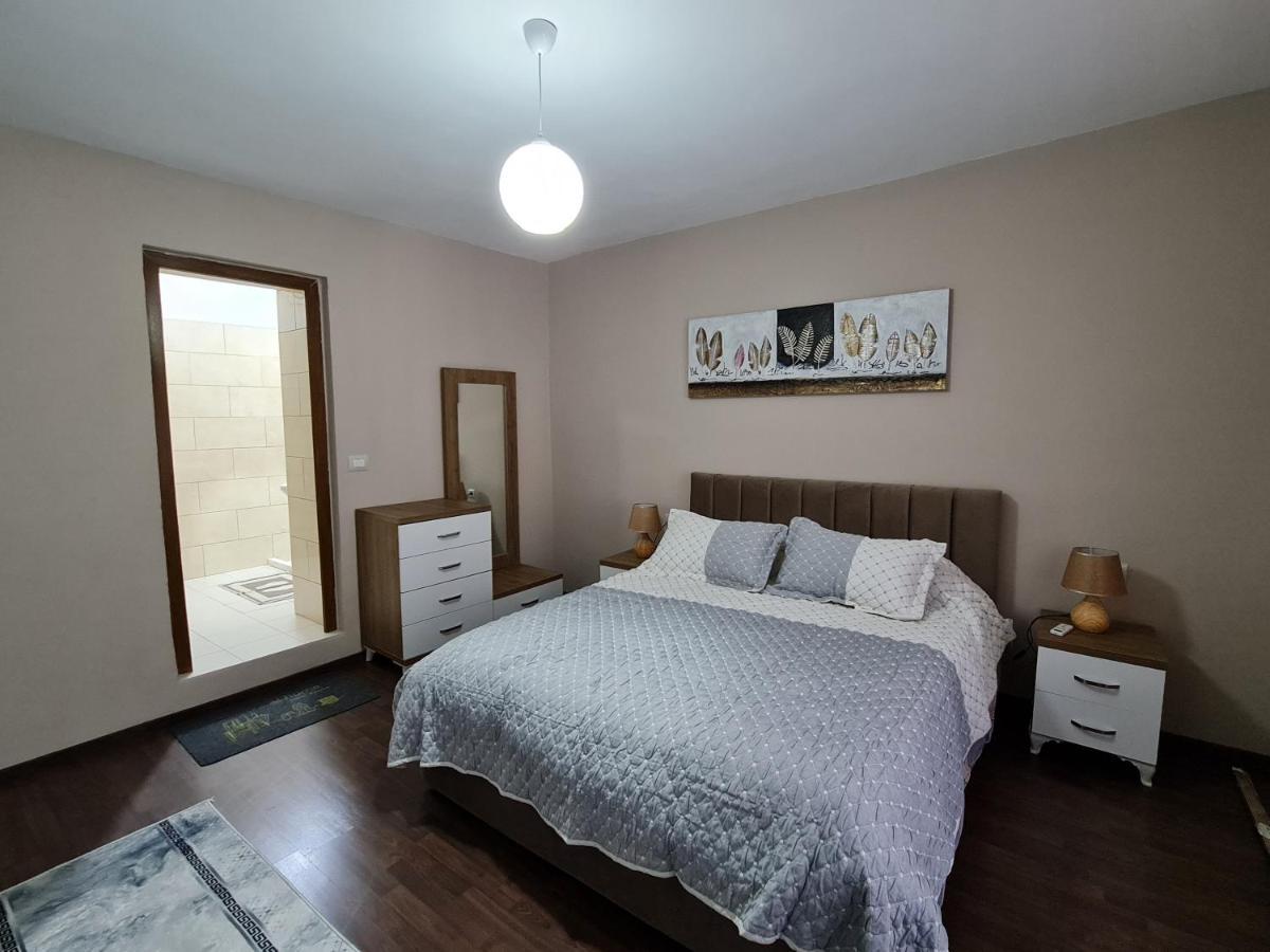 Jon'S Apartment Тирана Экстерьер фото